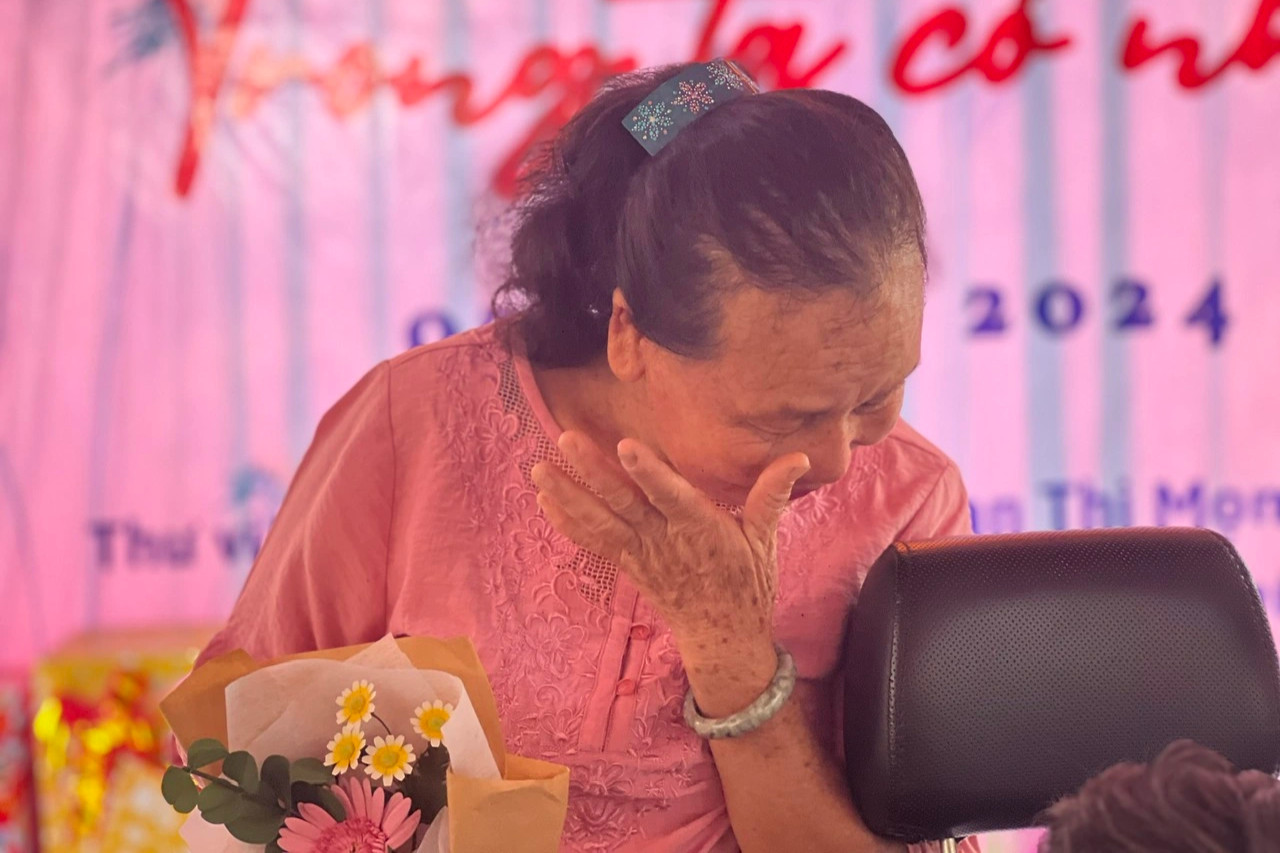 Cô gái 0,7m gửi đến bố mẹ một câu, cả trăm người nghẹn khóc - 2