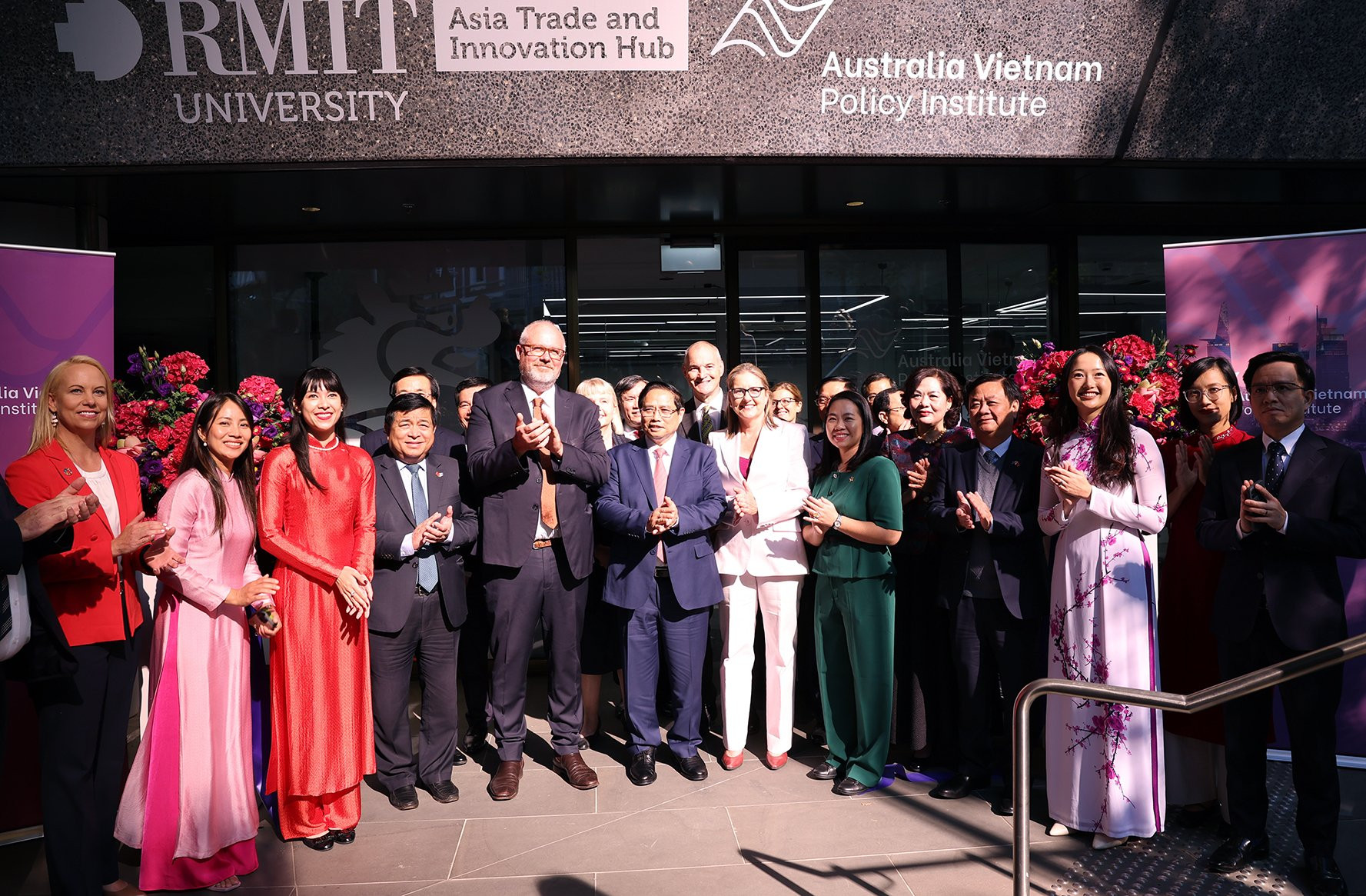 Thủ tướng dự lễ và cắt băng khai trương Viện Chính sách Australia – Việt Nam tại Đại học RMIT, thành phố Melbourne, bang Victoria - Ảnh: VGP/Nhật Bắc