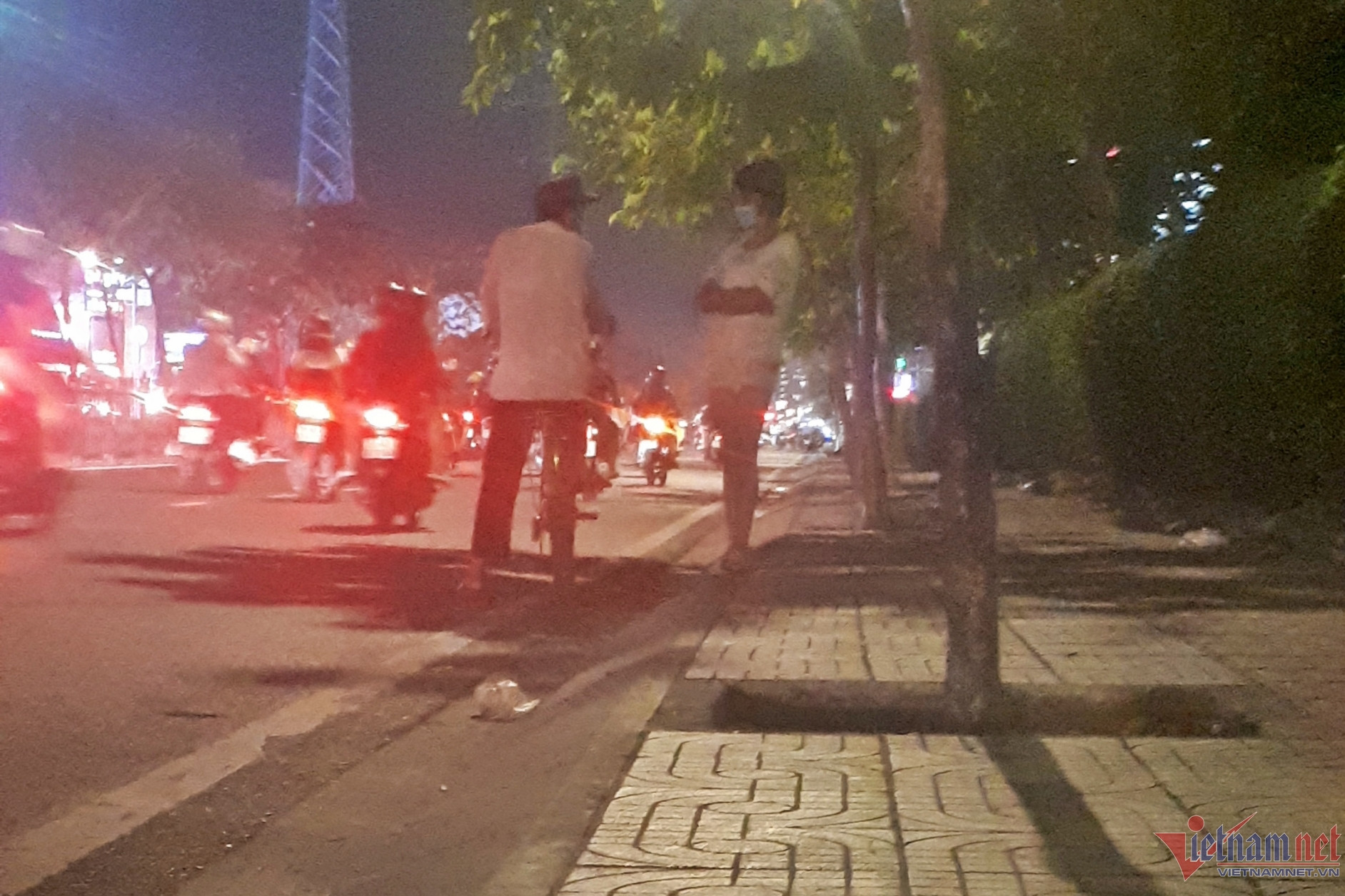 Gái xinh show hàng vn – Thực trạng, hậu quả và giải pháp trong bối cảnh mạng xã hội hiện nay