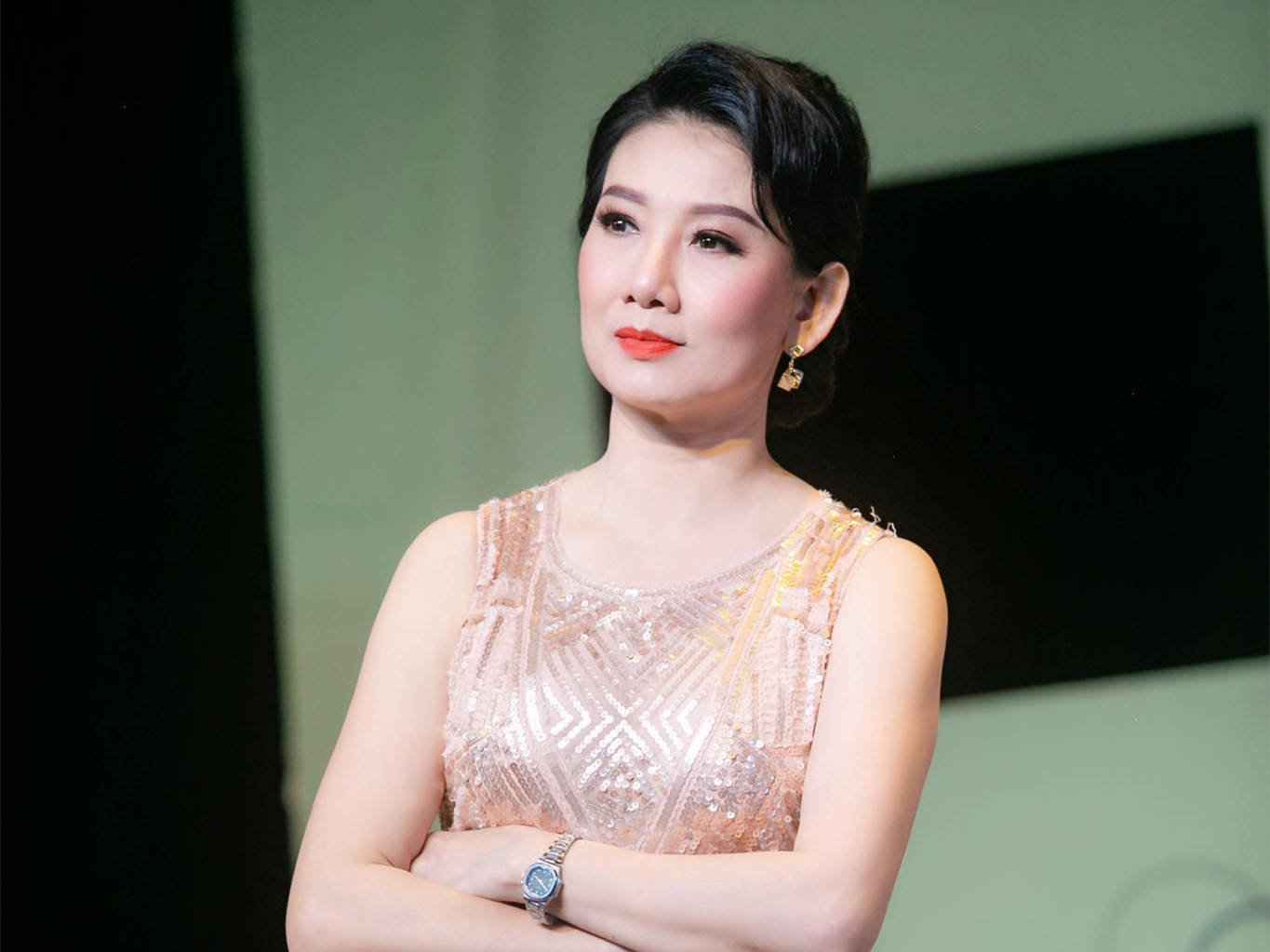 nsut my uyen stress no nan va tinh yeu set danh o tuoi 46 4.jpg