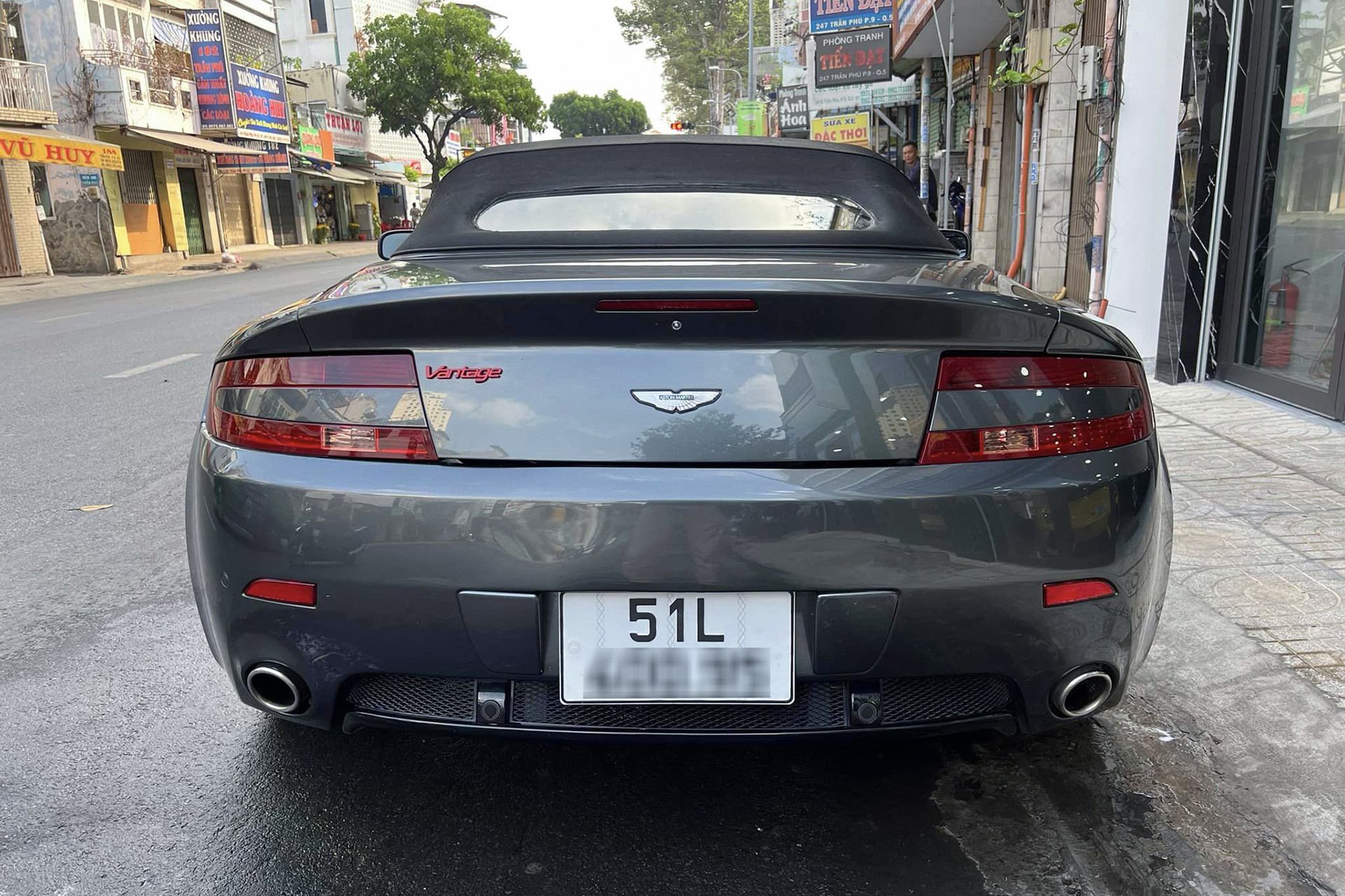 vantage roadster 2.jpg