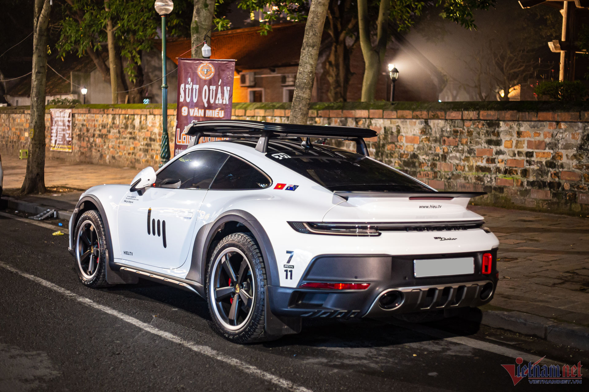 View - Giá xe Porsche 911 Dakar gần 16 tỷ vừa đi xuyên Việt gây sốt trong cộng đồng