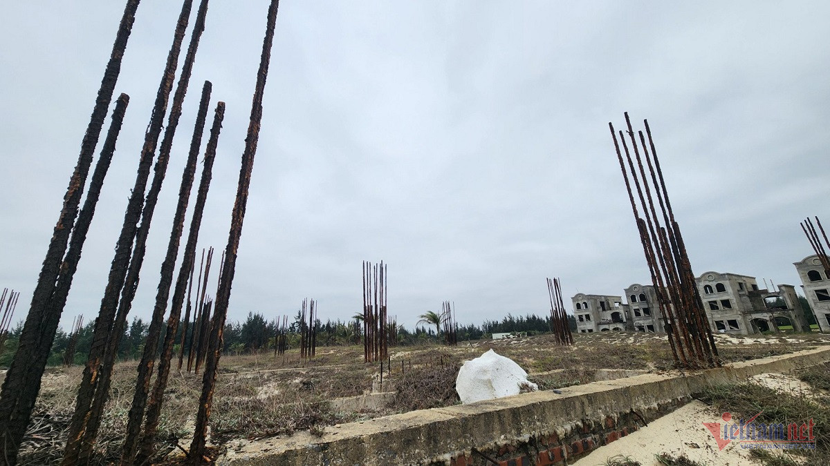 View - Cảnh hoang tàn, sắt thép hoen rỉ trong siêu dự án của FLC Quảng Bình
