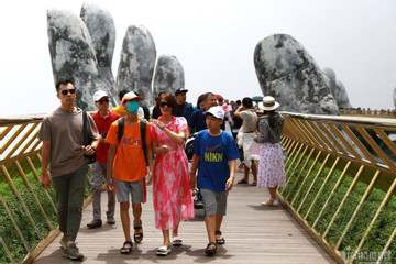 Da Nang lures travelers with cheap summer tours