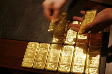 Giá vàng hôm nay 8/3/2024 bật tăng mạnh, vàng SJC lại lên sát đỉnh 82 triệu