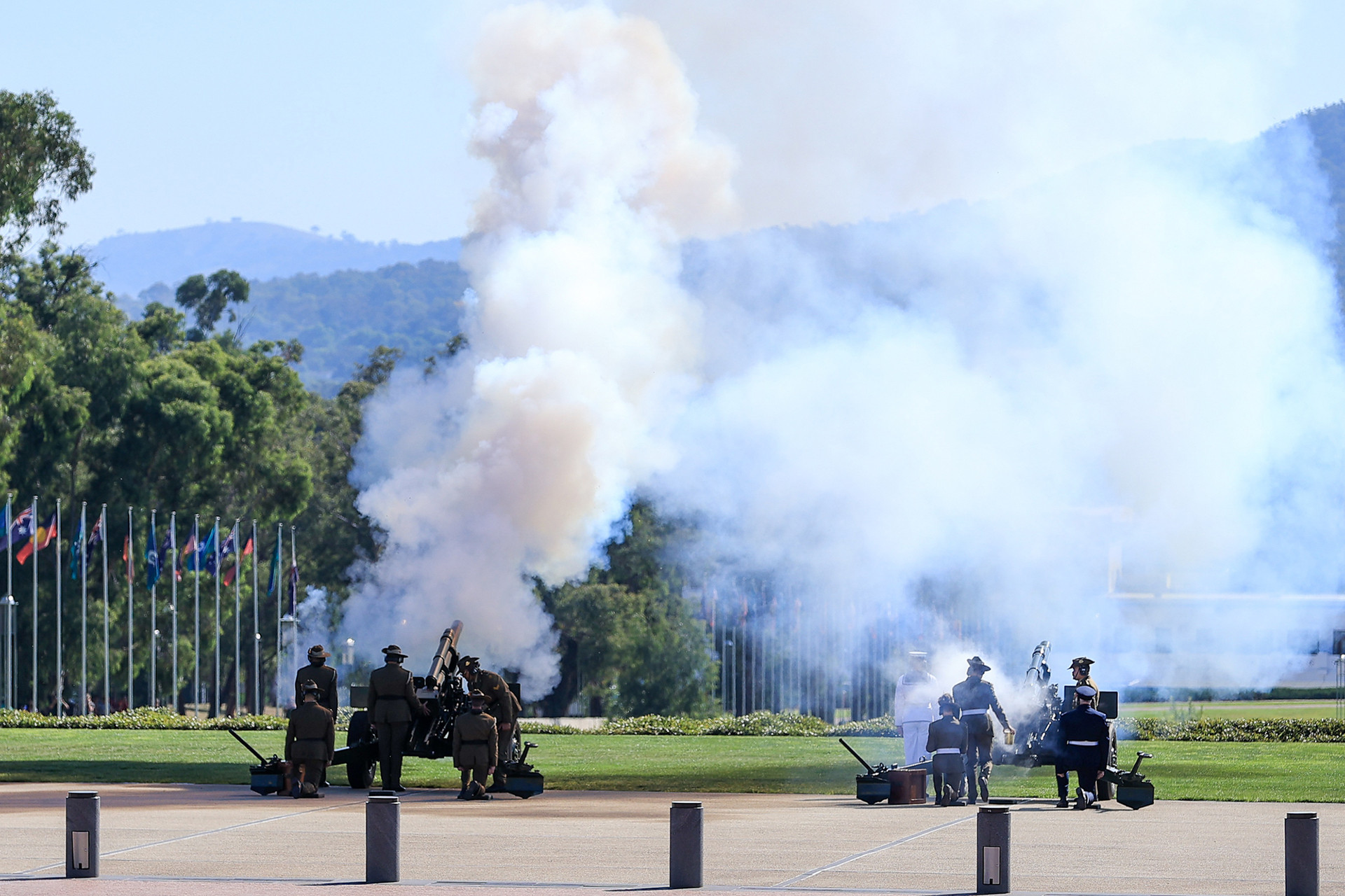 View - Australia bắn 19 loạt đại bác chào mừng Thủ tướng Phạm Minh Chính