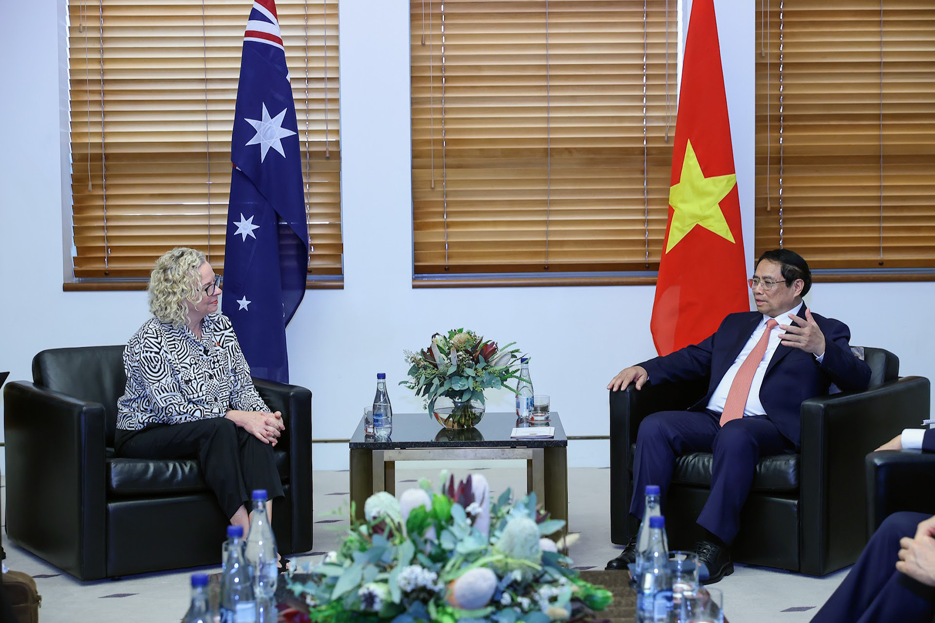 View - Thủ tướng hội kiến Toàn quyền và lãnh đạo Thượng viện, Hạ viện Australia