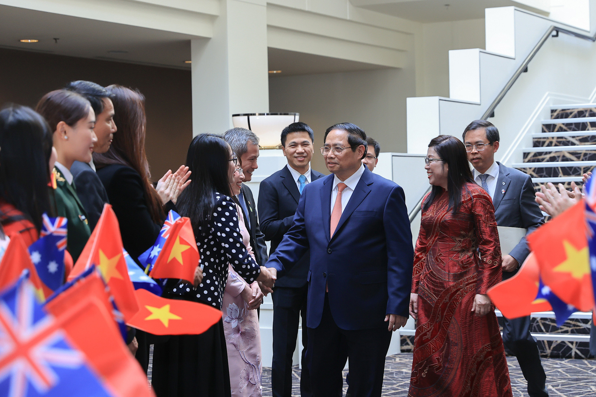 Thủ tướng Phạm Minh Chính cùng Phu nhân và đoàn đại biểu cấp cao Việt Nam tới thăm cán bộ, nhân viên cơ quan đại diện ngoại giao và đại diện cộng đồng người Việt tại Australia - Ảnh: VGP/Nhật Bắc