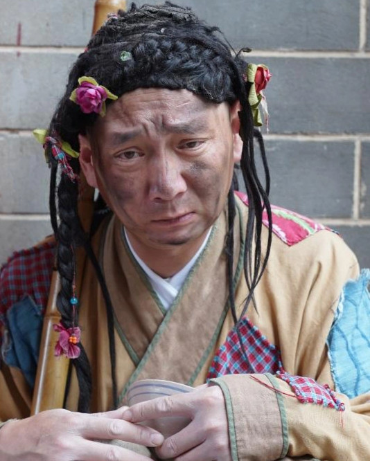 Trải lòng của người mặc rách rưới, mỗi tháng nhận lương 55 triệu đồng - 2