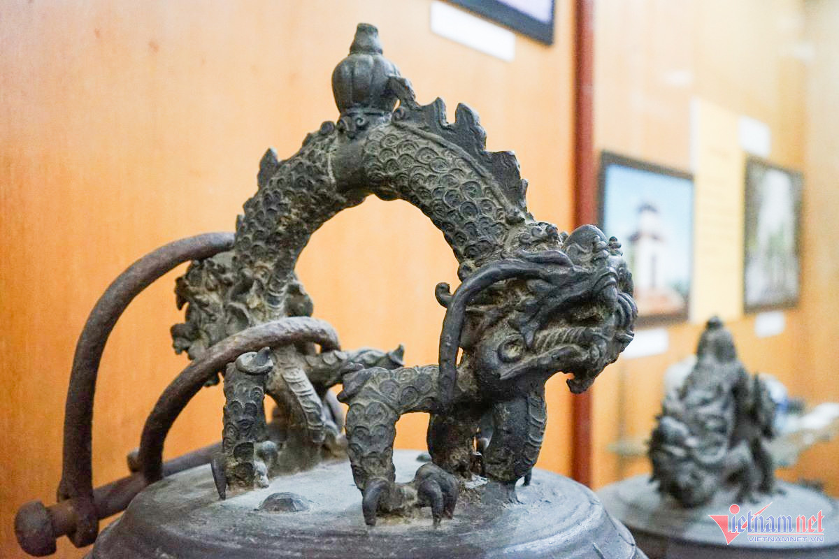 View - Chiêm ngưỡng đôi vẹt cổ bằng gỗ mít và chuông đồng 300 năm tuổi ở Thanh Hóa