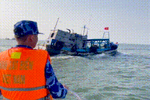 Cảnh sát biển phối hợp bắt giữ tàu chở lậu hơn 50.000 lít dầu DO