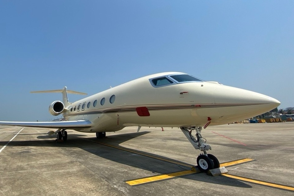 Chuyên cơ chở tỷ phú Bill Gates rời Đà Nẵng