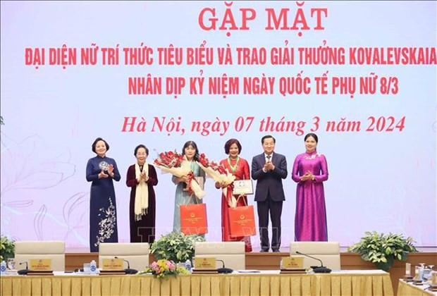 Deputy PM honours female scientists with Kovalevskaia Award 2023 hinh anh 1