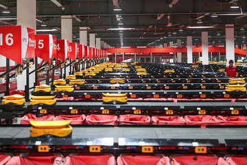 Doanh nghiệp bưu chính Việt mở rộng kết nối mạng lưới sang Trung Quốc