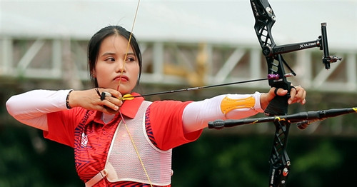 Female archer shoulders Vietnam's Olympic mission
