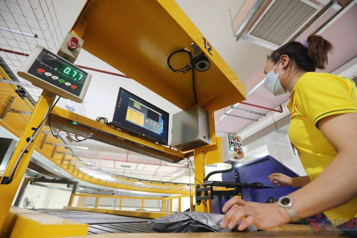 Postal network to serve ecommerce and logistics services