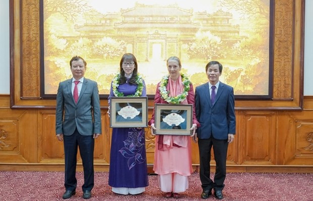 Two foreigners awarded honorary citizenship title of Thua Thien – Hue