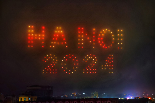 300 flycam trình diễn ánh sáng đón mùa du lịch Hà Nội 2024