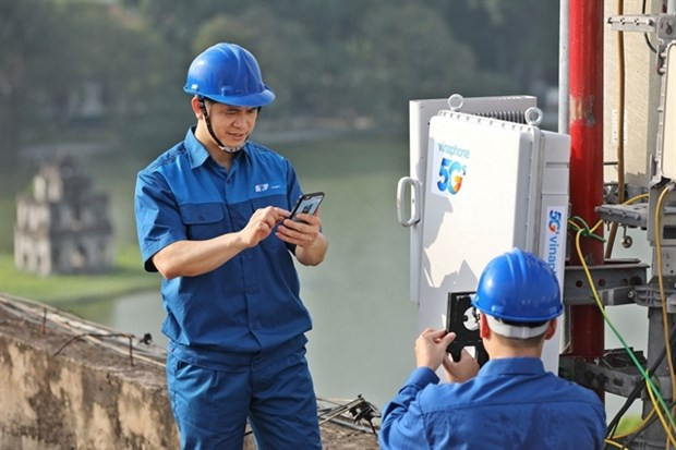 Telecom companies enter bidding race for 5G rights hinh anh 1