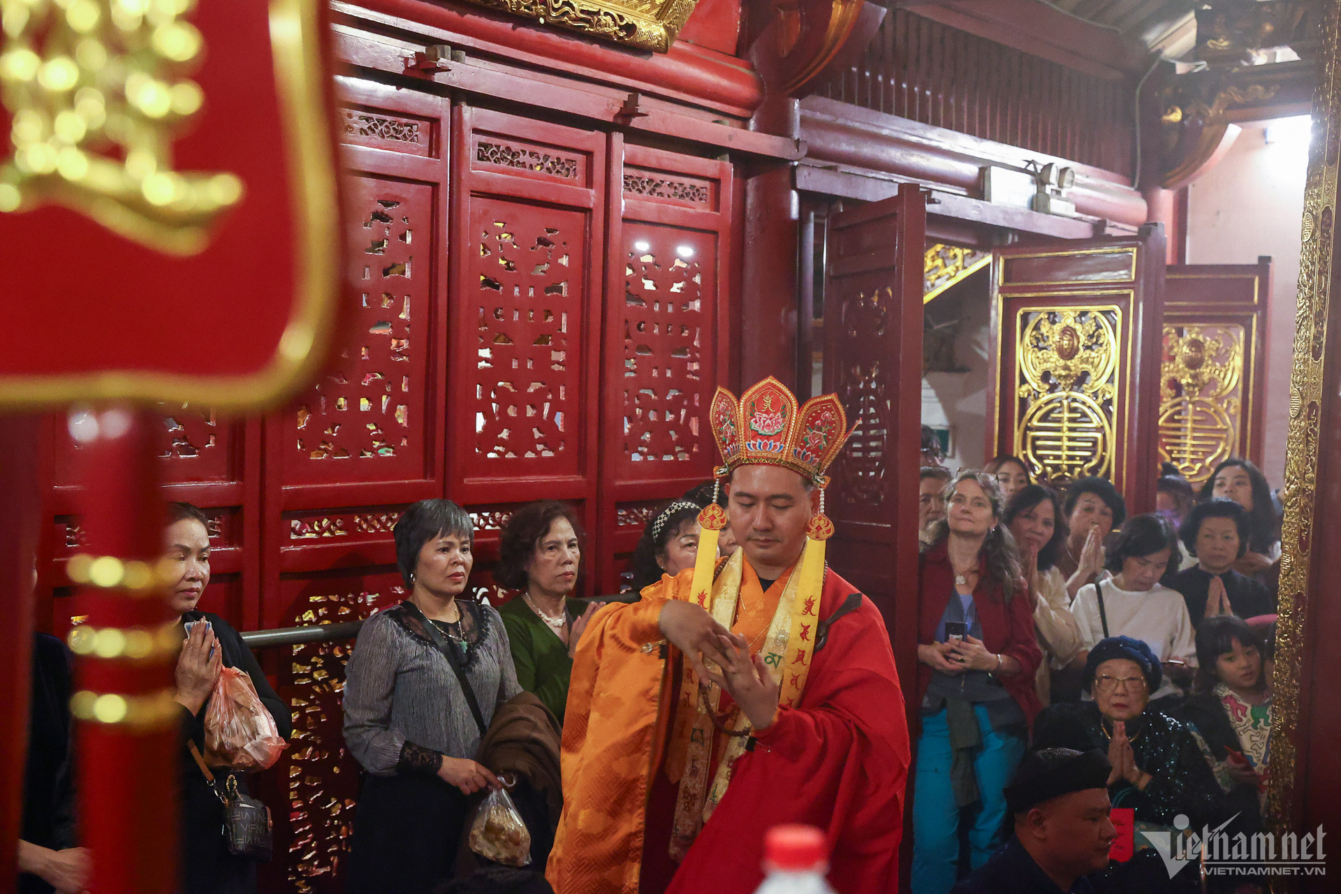 View - Ấn tượng cảnh Lê Lợi trả gươm báu trên hồ Gươm trong tour đêm đền Ngọc Sơn