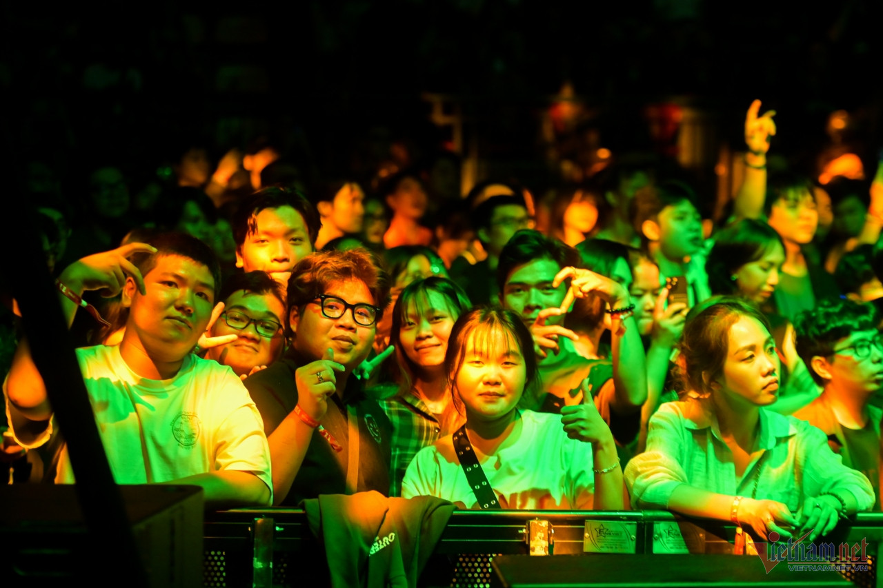 View - 2000 khán giả ‘cháy’ rock và niềm hy vọng về rock Việt