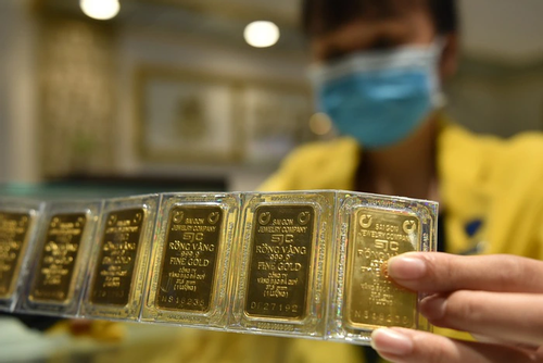 Bản tin trưa 1/4: Giá vàng thế giới tăng bùng nổ, vàng SJC bất ngờ lao dốc