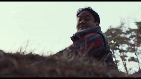 exhuma-quat-mo-trung