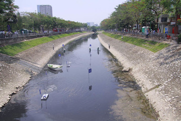 Hà Nội lấy nước sông Hồng để hồi sinh sông Tô Lịch