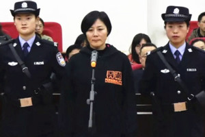 Lợi dụng nhan sắc, nữ quan tham Trung Quốc ‘hối lộ tình’ để thăng chức