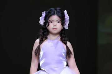 Mẫu nhí 10 tuổi gây ấn tượng tại Tuần lễ thời trang Thượng Hải