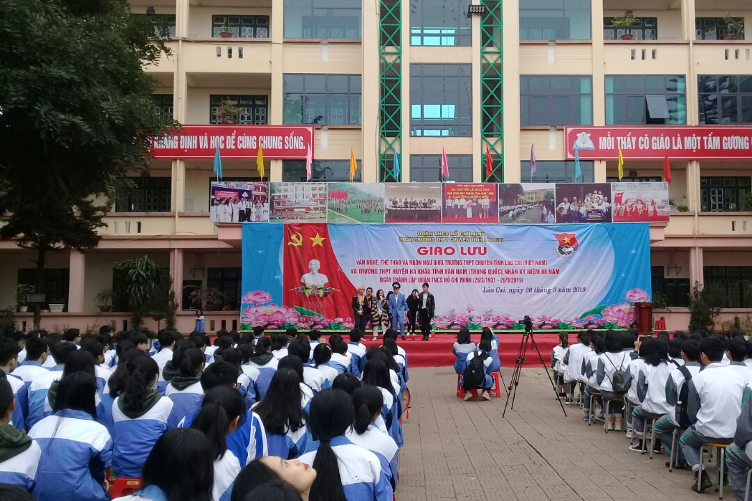 Vụ nữ sinh lớp 11 trường chuyên rơi từ tầng 5: Công an vào cuộc, trích xuất camera