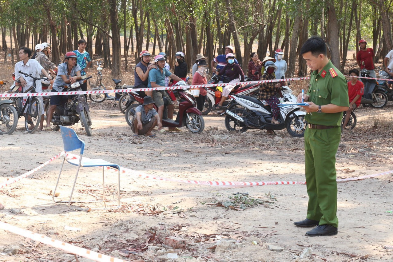 Bắt nghi phạm đâm chết bạn vì nghi ngờ có quan hệ tình cảm với vợ mình