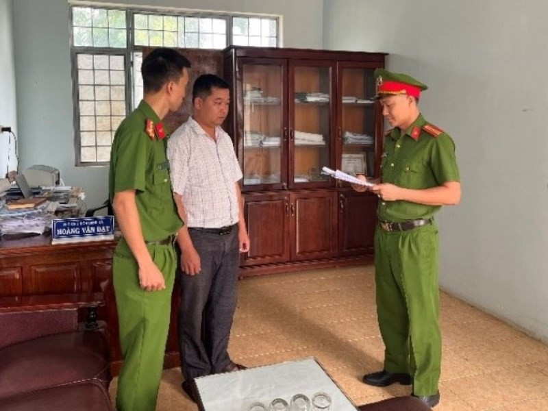 cap bia do tren dat nguoi khac 2.jpg