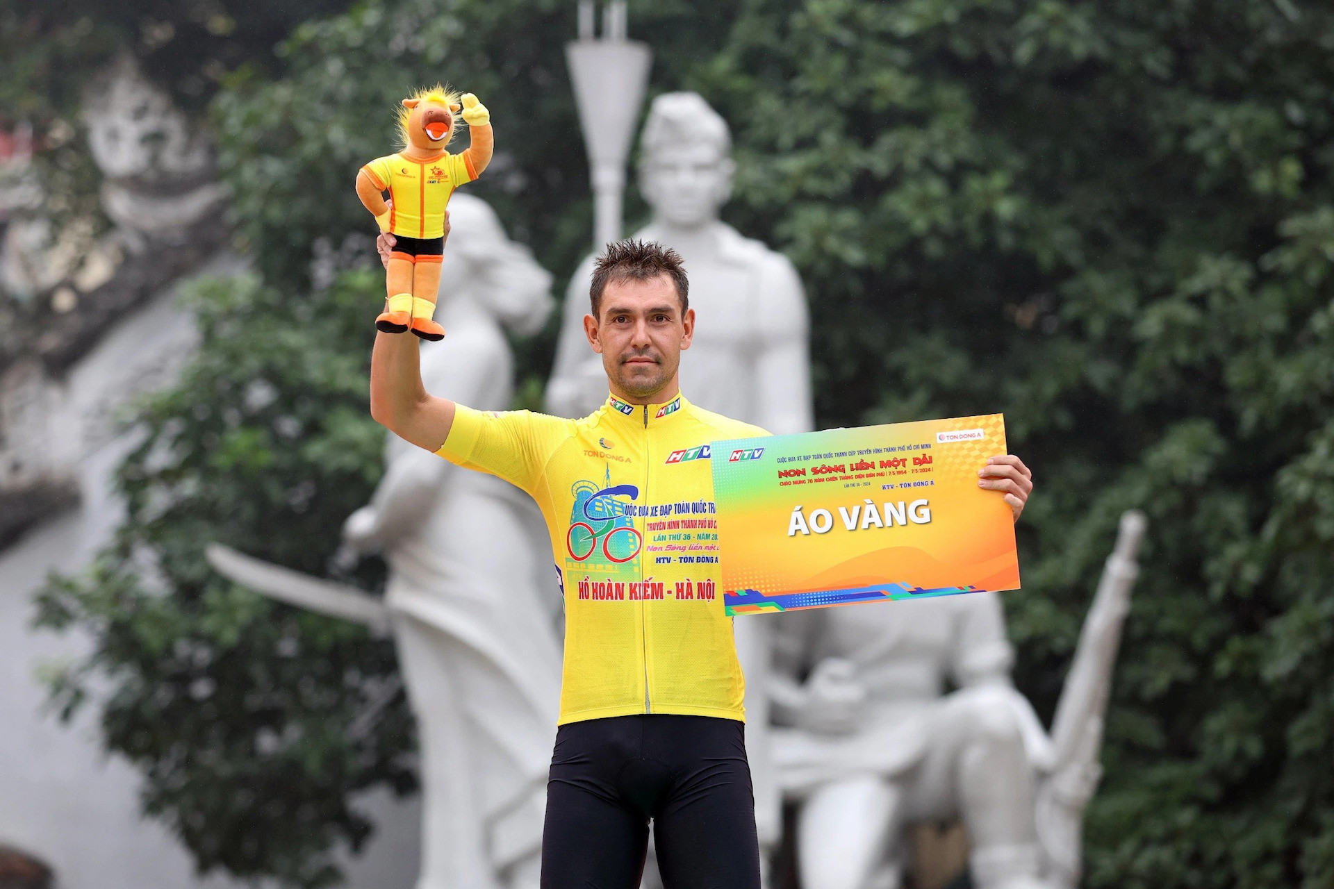 Cúp xe đạp TH TP.HCM 2024: Ivannov Timofei giữ áo vàng kịch tính