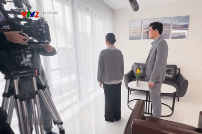 Đóng vai quá đểu cáng, Quang Sự nhận 4 cái tát từ NSND Mỹ Uyên