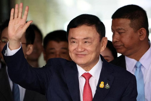 Thái Lan hoãn ra quyết định truy tố ông Thaksin về tội xúc phạm hoàng gia