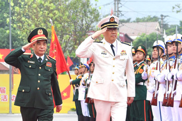Bộ trưởng Quốc phòng Việt Nam và Trung Quốc gặp nhau ở biên giới