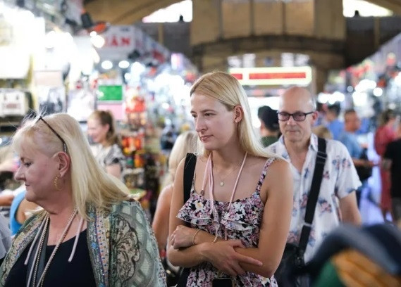 foreign tourists increase expenditure when visiting vietnam picture 1