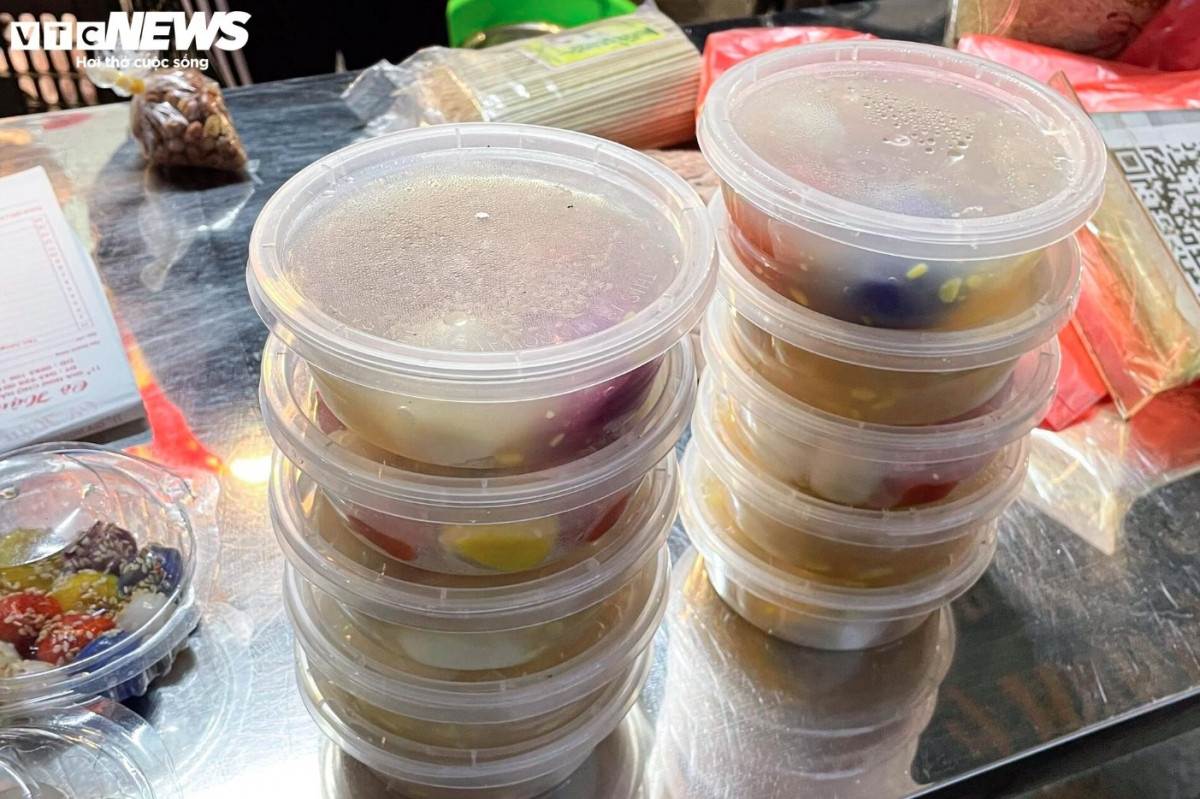 hanoians prepare floating cakes to celebrate cold food festival picture 10