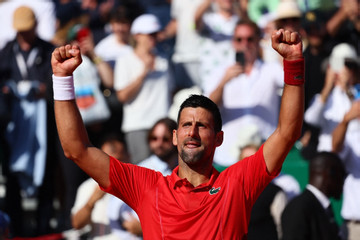 Djokovic vất vả lấy vé tứ kết Monte Carlo Masters
