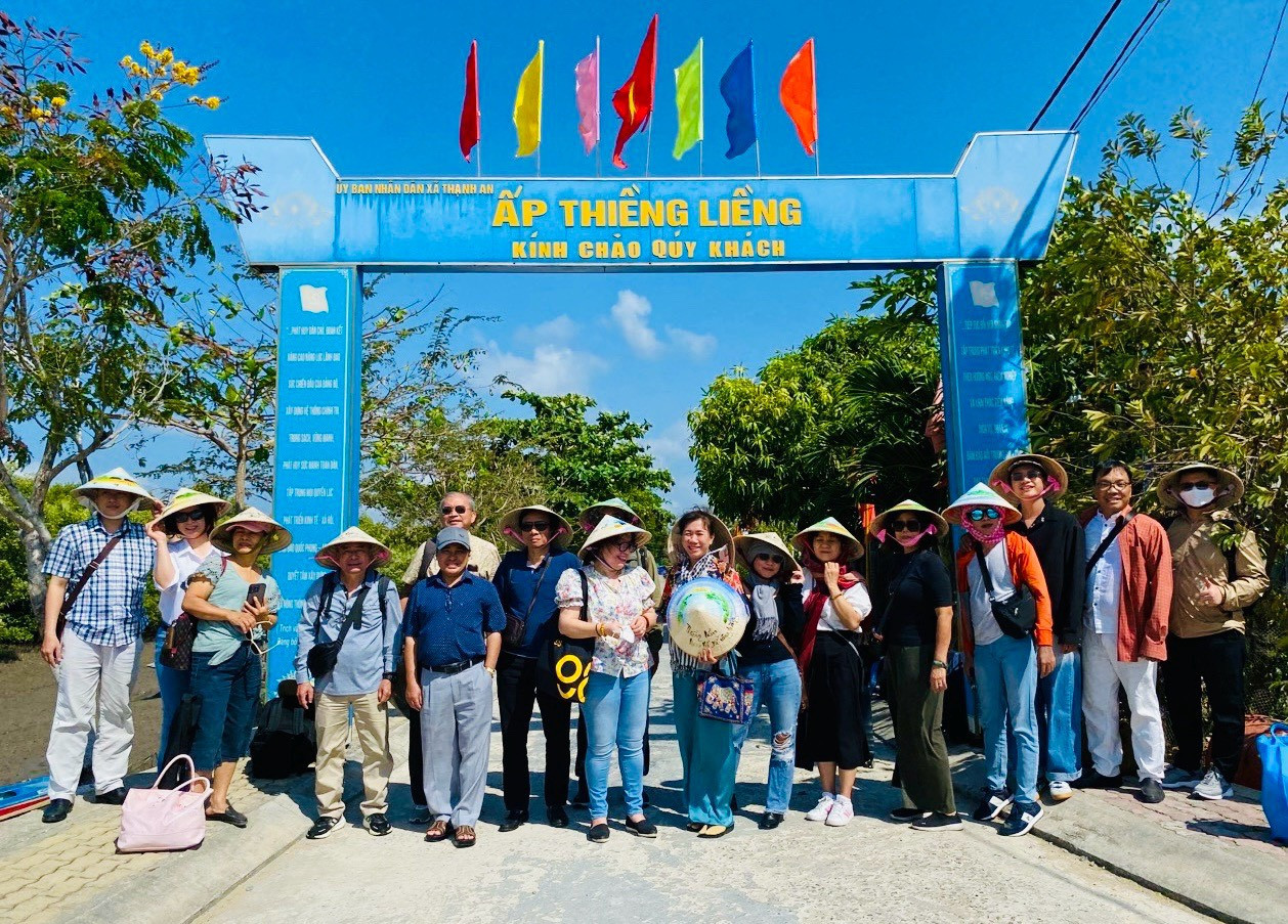 doan den dao thieng lieng.jpg