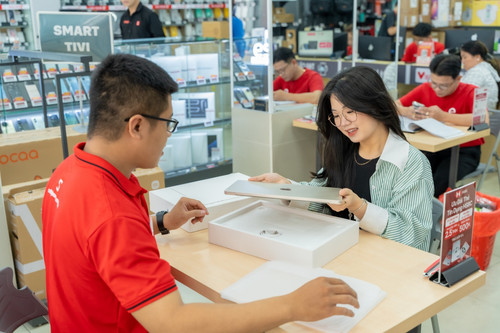 FPT Shop bán máy lạnh, Macbook Air M3 chính hãng có mặt tại Việt Nam