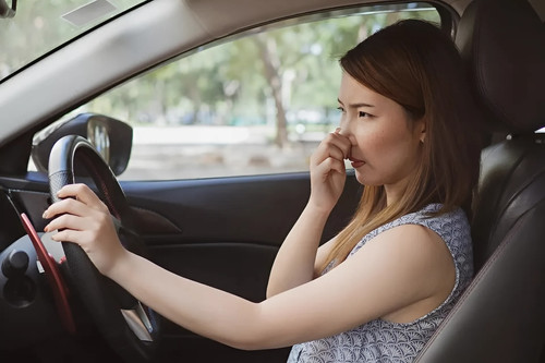 Lái xe lâu năm nhưng nhiều người không biết nút bấm ngăn mùi hôi trong ô tô