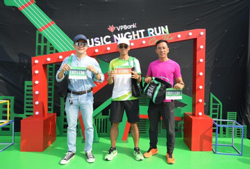 Runner hào hứng nhận Bib giải VPBank Can Tho Music Night Run 2024