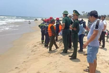 Trăm người tìm kiếm anh em song sinh mất tích khi tắm biển ở Đà Nẵng