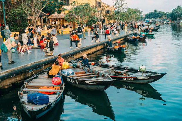 Tourism activities expected to bustle in upcoming holidays hinh anh 1