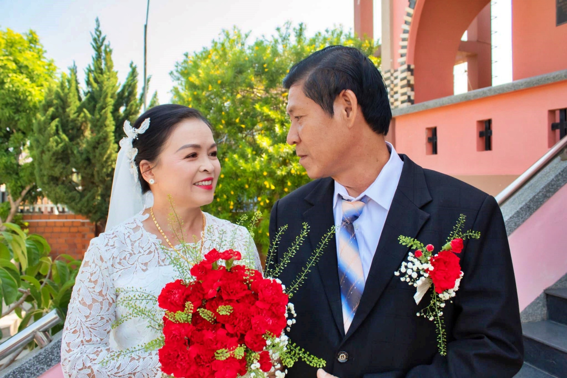 anh 2 co dau u60.jpg