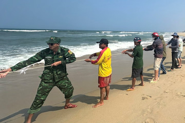 Hai anh em mất tích khi tắm biển ở Đà Nẵng, tìm thấy 2 thi thể