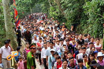 Bản tin chiều 14/4: 700.000 lượt khách đổ về Đền Hùng ngày Chủ nhật