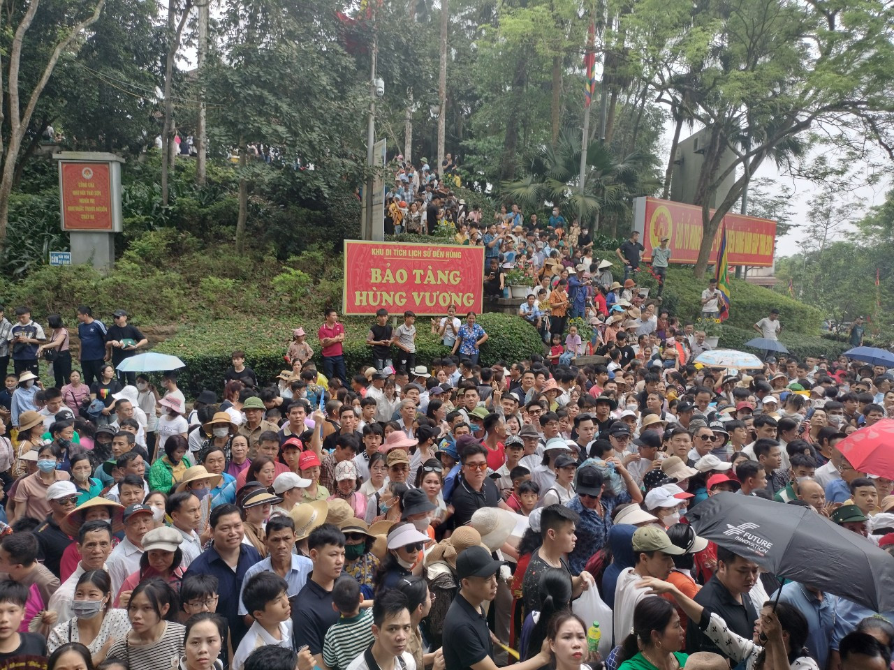 DEN HUNG 2024.jpg
